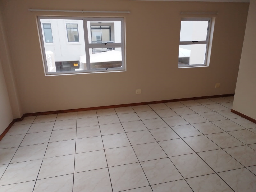 To Let 5 Bedroom Property for Rent in Strand Central Western Cape